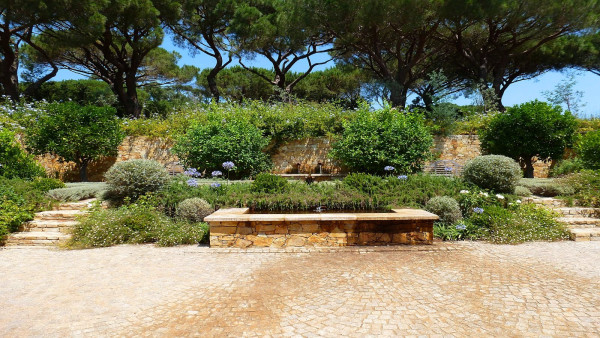 villa in St Tropez : Rent this 7 bedroom villa inside 'Les Parcs de St Tropez' - Photo 27