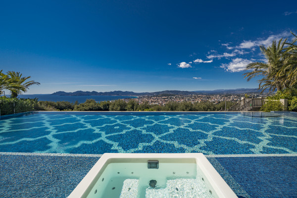 villa in Cannes : Rent Southern Europes most exclusive and stunning villa with 9 bedrooms, panoramic sea views and the height of Luxury - Photo 96