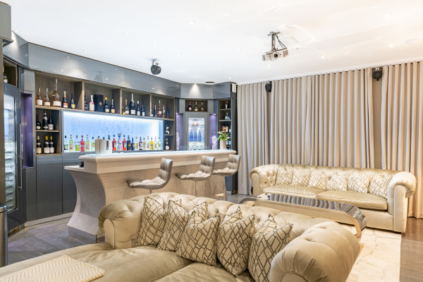 villa in Cannes : Rent Southern Europes most exclusive and stunning villa with 9 bedrooms, panoramic sea views and the height of Luxury - Photo 46