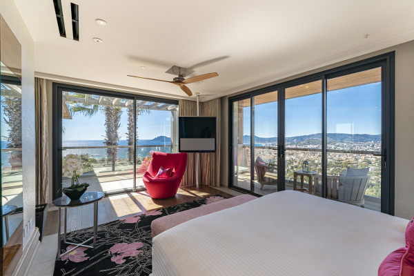 villa in Cannes : Rent Southern Europes most exclusive and stunning villa with 9 bedrooms, panoramic sea views and the height of Luxury - Photo 92