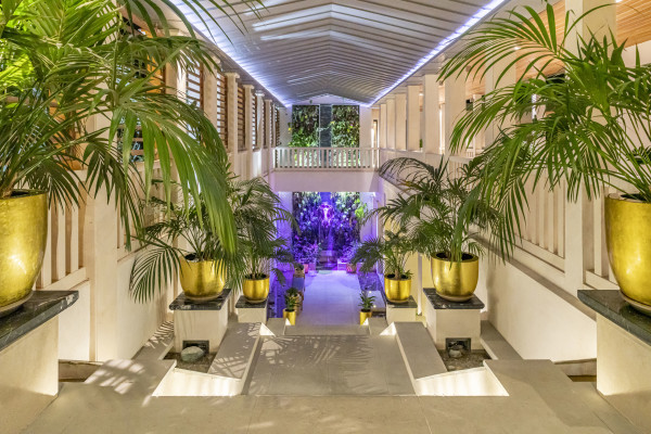 villa in Cannes : Rent Southern Europes most exclusive and stunning villa with 9 bedrooms, panoramic sea views and the height of Luxury - Photo 26
