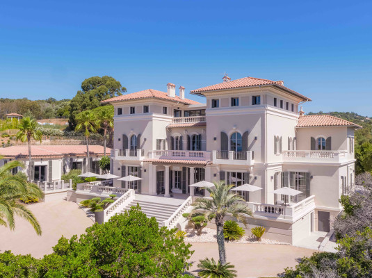 villa in St Tropez : Rent this extraordinary villa located within a vast private park - Photo 0