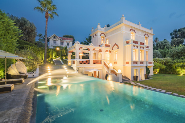 villa in Cap d'Antibes : Rent incredible stunning 5 bedroom villa in on the Cap d'Antibes with manicured gardens and swimming pool - Photo 70