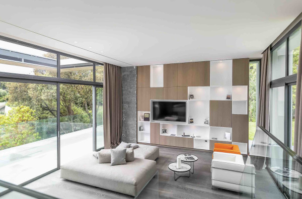 villa in Cannes : Rent this contemporary villa located in a residential area in Cannes. - Photo 3