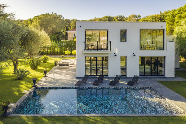 villa in Saint-Jean-Cap-Ferrat : Rent this modern villa with 4 bedroom in Saint Jean Cap Ferrat. - Photo 0