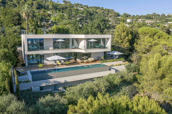 villa in Cannes : Rent this  modern villa few minutes away from the city center, the Croisette and the beaches. - Photo 24
