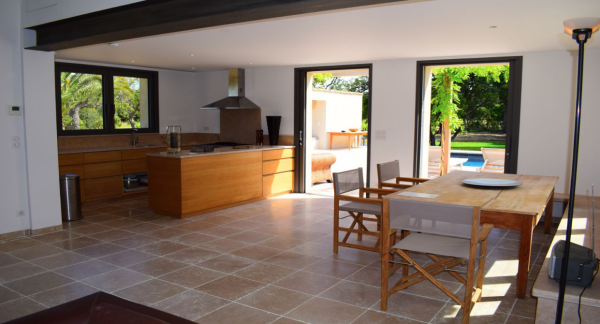 villa in St Tropez : Rent this modern villa ideally located in La Moutte - Photo 3