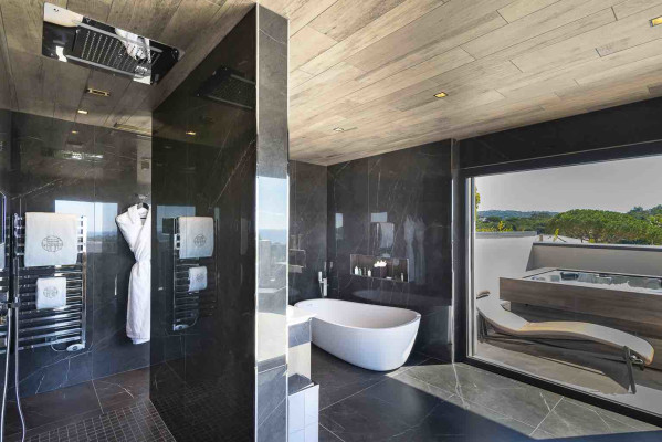 villa in St Tropez : Rent this modern wonderful newly built villa with panoramic views over the Mediterranean sea - Photo 14