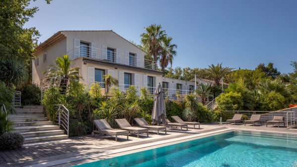 villa in St Tropez : Rent this modern 8 bedroom villa in the centre of St Tropez - Photo 6