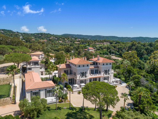 villa in St Tropez : Rent this extraordinary villa located within a vast private park - Photo 1