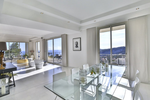 villa in Villefranche-sur-Mer : Rent wonderful 4 bedroom villa located in a secure domain in Villefranche - Photo 5