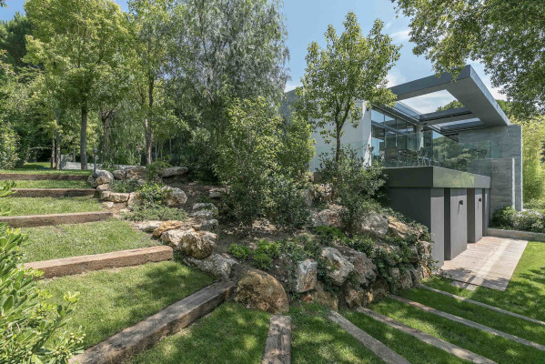 villa in Cannes : Rent this contemporary villa located in a residential area in Cannes. - Photo 19
