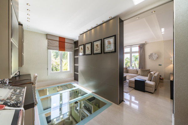 villa in Cap d'Antibes : Rent incredible stunning 5 bedroom villa in on the Cap d'Antibes with manicured gardens and swimming pool - Photo 34