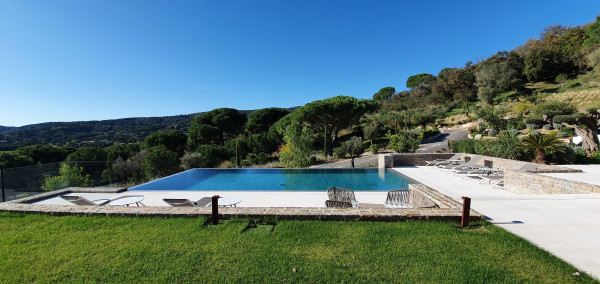 villa in St Tropez : Rent this modern villa ideally located close to Pampelonne beach - Photo 2