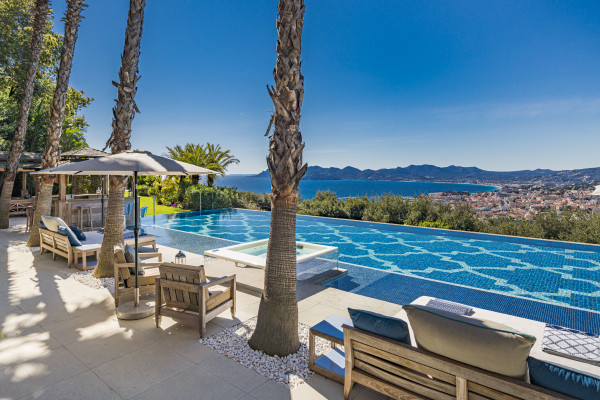villa in Cannes : Rent Southern Europes most exclusive and stunning villa with 9 bedrooms, panoramic sea views and the height of Luxury - Photo 102