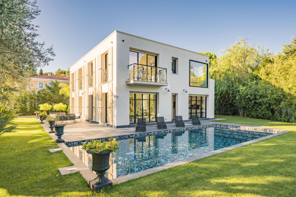 villa in Saint-Jean-Cap-Ferrat : Rent this modern villa with 4 bedroom in Saint Jean Cap Ferrat. - Photo 1