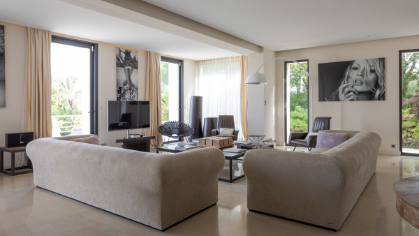 villa in St Tropez : Rent this modern 8 bedroom villa in the centre of St Tropez - Photo 1