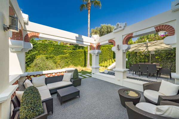 villa in Cap d'Antibes : Rent incredible stunning 5 bedroom villa in on the Cap d'Antibes with manicured gardens and swimming pool - Photo 61