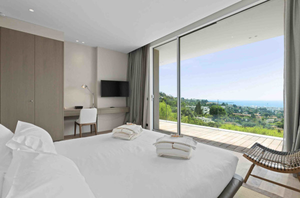 villa in Cannes : Rent this  modern villa few minutes away from the city center, the Croisette and the beaches. - Photo 13