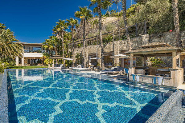 villa in Cannes : Rent Southern Europes most exclusive and stunning villa with 9 bedrooms, panoramic sea views and the height of Luxury - Photo 99