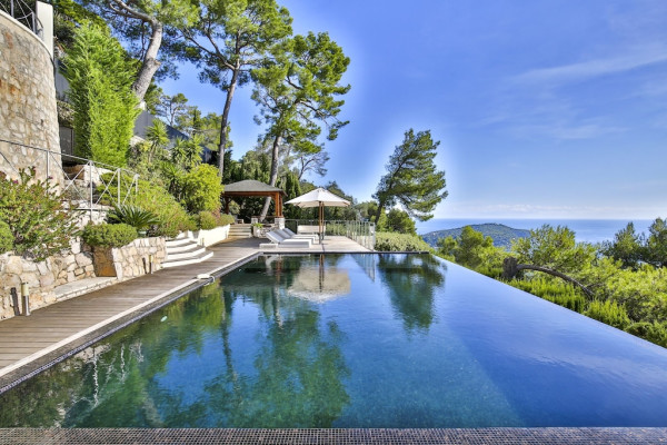 villa in Villefranche-sur-Mer : Rent wonderful 4 bedroom villa located in a secure domain in Villefranche - Photo 1