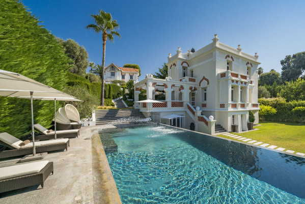 villa in Cap d'Antibes : Rent incredible stunning 5 bedroom villa in on the Cap d'Antibes with manicured gardens and swimming pool - Photo 51