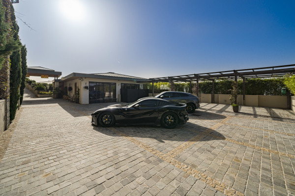 villa in Cannes : Rent Southern Europes most exclusive and stunning villa with 9 bedrooms, panoramic sea views and the height of Luxury - Photo 89