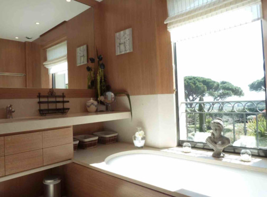 villa in St Tropez : Rent this lovely provencal property in Les Marres for 12 guests. - Photo 13