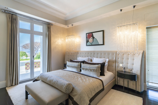 villa in Cap d'Antibes : Rent incredible stunning 5 bedroom villa in on the Cap d'Antibes with manicured gardens and swimming pool - Photo 39