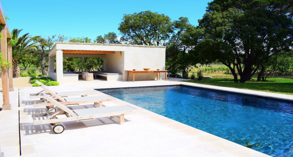 villa in St Tropez : Rent this modern villa ideally located in La Moutte - Photo 2