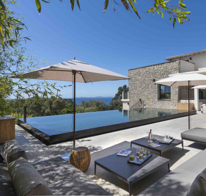villa in St Tropez : Rent this modern wonderful newly built villa with panoramic views over the Mediterranean sea - Photo 3