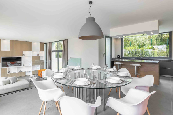 villa in Cannes : Rent this contemporary villa located in a residential area in Cannes. - Photo 6