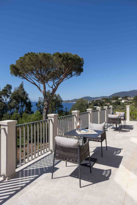 villa in St Tropez : Rent this modern wonderful newly built villa with panoramic views over the Mediterranean sea - Photo 26
