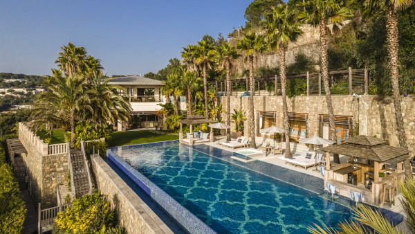 villa in Cannes : Rent Southern Europes most exclusive and stunning villa with 9 bedrooms, panoramic sea views and the height of Luxury - Photo 1