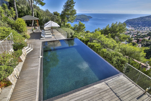 villa in Villefranche-sur-Mer : Rent wonderful 4 bedroom villa located in a secure domain in Villefranche - Photo 35