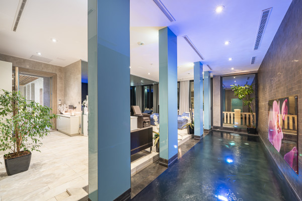villa in Cannes : Rent Southern Europes most exclusive and stunning villa with 9 bedrooms, panoramic sea views and the height of Luxury - Photo 48