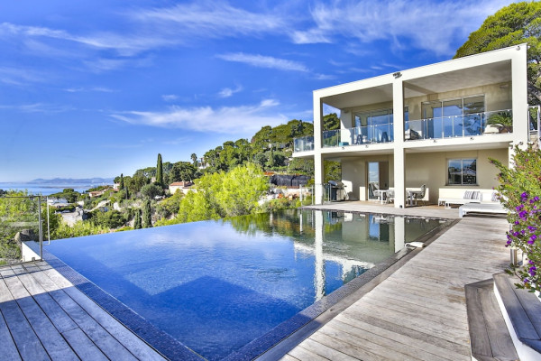 villa in Villefranche-sur-Mer : Rent wonderful 4 bedroom villa located in a secure domain in Villefranche - Photo 29