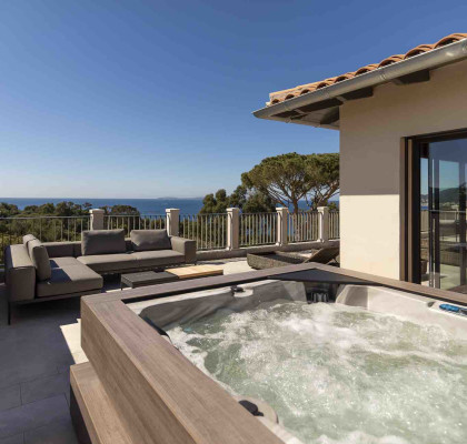villa in St Tropez : Rent this modern wonderful newly built villa with panoramic views over the Mediterranean sea - Photo 25