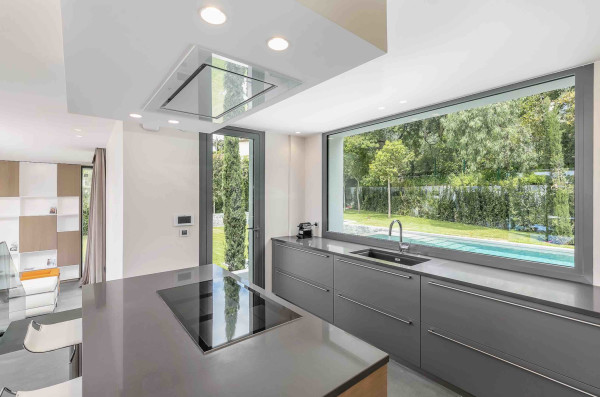 villa in Cannes : Rent this contemporary villa located in a residential area in Cannes. - Photo 7