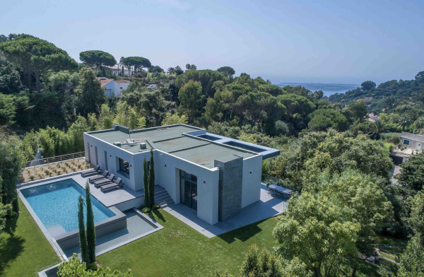 villa in Cannes : Rent this contemporary villa located in a residential area in Cannes. - Photo 13