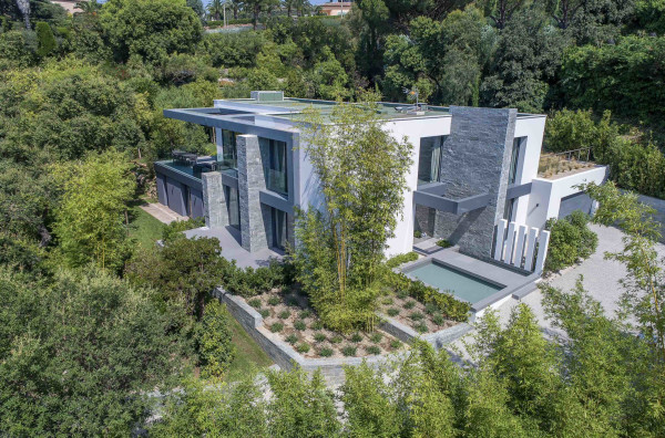 villa in Cannes : Rent this contemporary villa located in a residential area in Cannes. - Photo 0