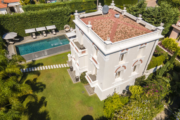 villa in Cap d'Antibes : Rent incredible stunning 5 bedroom villa in on the Cap d'Antibes with manicured gardens and swimming pool - Photo 68
