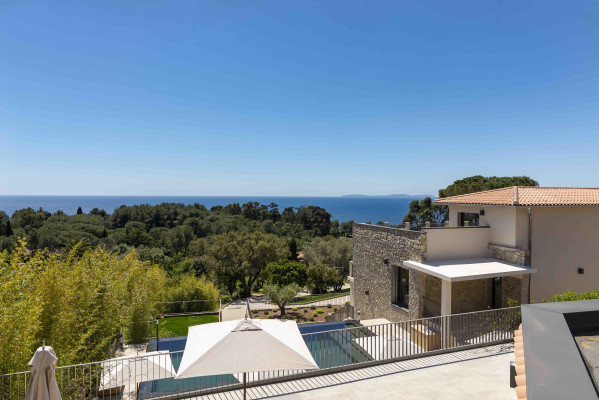 villa in St Tropez : Rent this modern wonderful newly built villa with panoramic views over the Mediterranean sea - Photo 20