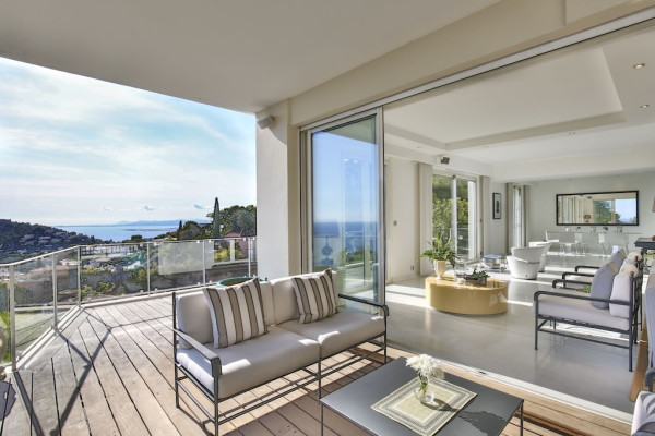 villa in Villefranche-sur-Mer : Rent wonderful 4 bedroom villa located in a secure domain in Villefranche - Photo 25