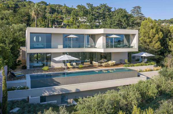 villa in Cannes : Rent this  modern villa few minutes away from the city center, the Croisette and the beaches. - Photo 28