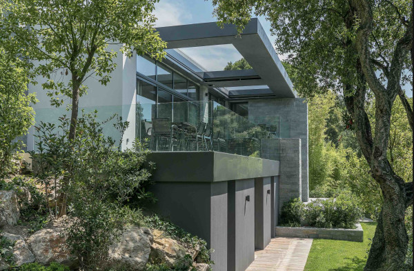 villa in Cannes : Rent this contemporary villa located in a residential area in Cannes. - Photo 20