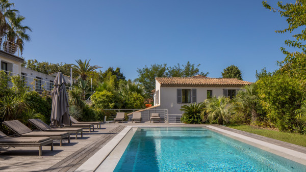 villa in St Tropez : Rent this modern 8 bedroom villa in the centre of St Tropez - Photo 4