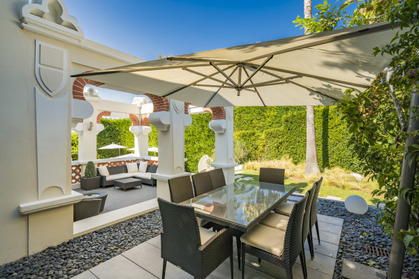 villa in Cap d'Antibes : Rent incredible stunning 5 bedroom villa in on the Cap d'Antibes with manicured gardens and swimming pool - Photo 63