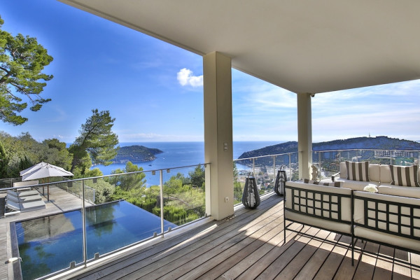 villa in Villefranche-sur-Mer : Rent wonderful 4 bedroom villa located in a secure domain in Villefranche - Photo 2