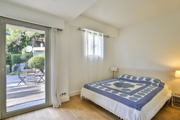 villa in Villefranche-sur-Mer : Rent wonderful 4 bedroom villa located in a secure domain in Villefranche - Photo 19